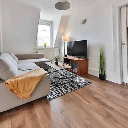 Generous 3-bedrooms Under The Roof Downtown - Dodo Et Tartine Apartmán