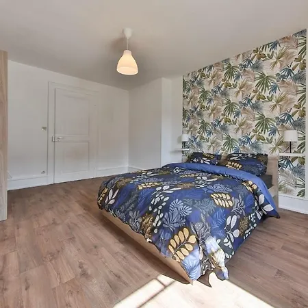 Generous 3-bedrooms Under The Roof Downtown - Dodo Et Tartine
